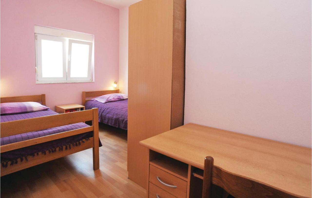 Beautiful Apartment In Maslenica With Kitchen Kültér fotó