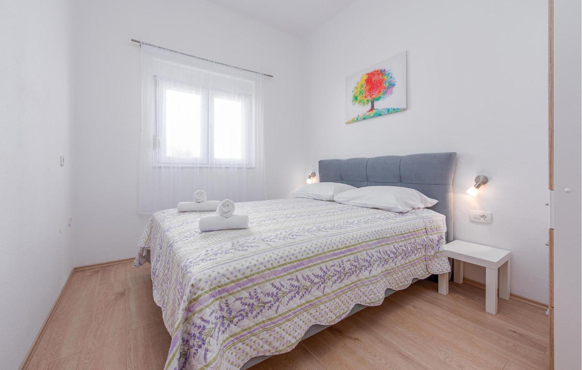 Beautiful Apartment In Maslenica With Kitchen Kültér fotó