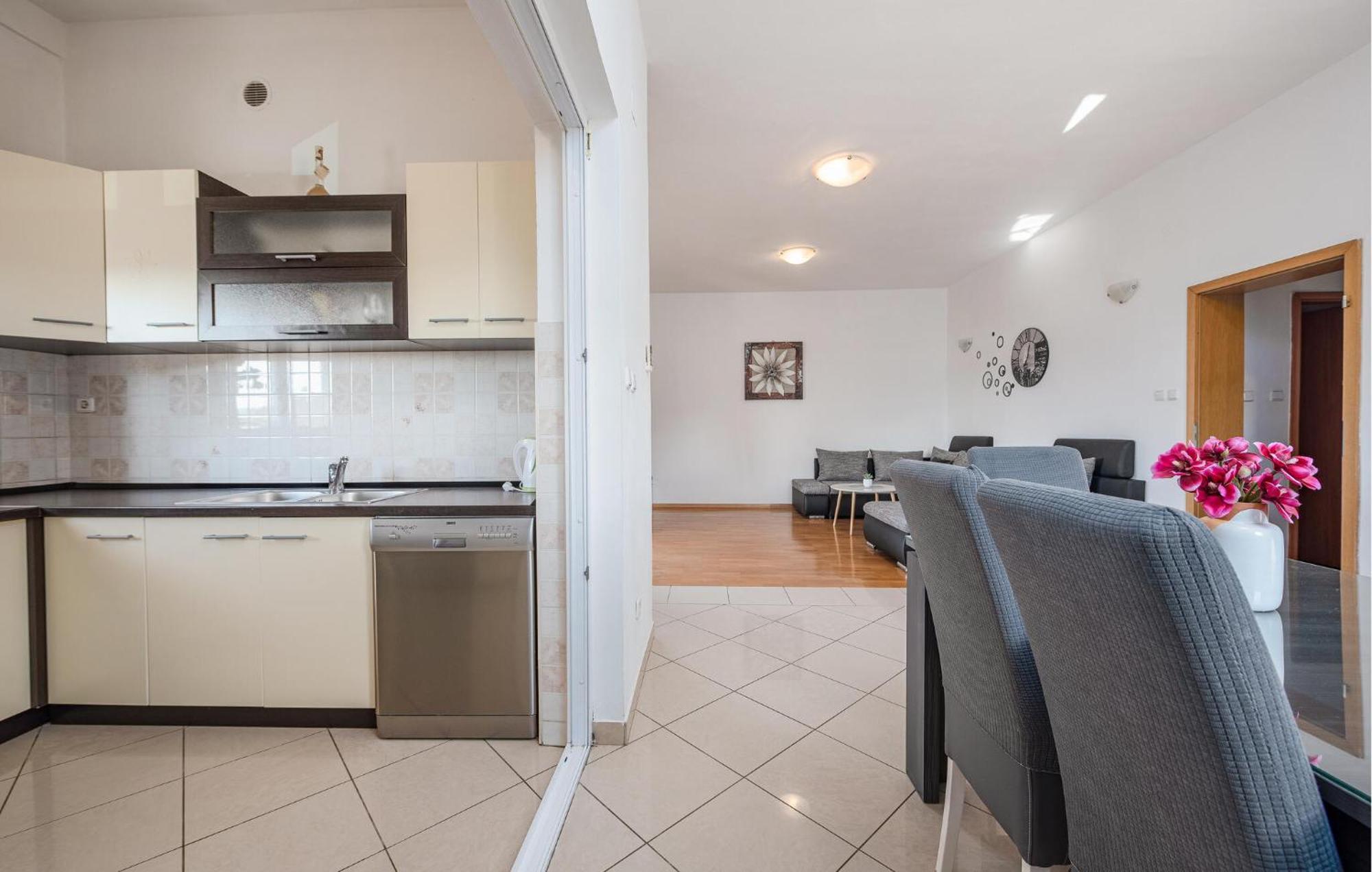 Beautiful Apartment In Maslenica With Kitchen Kültér fotó