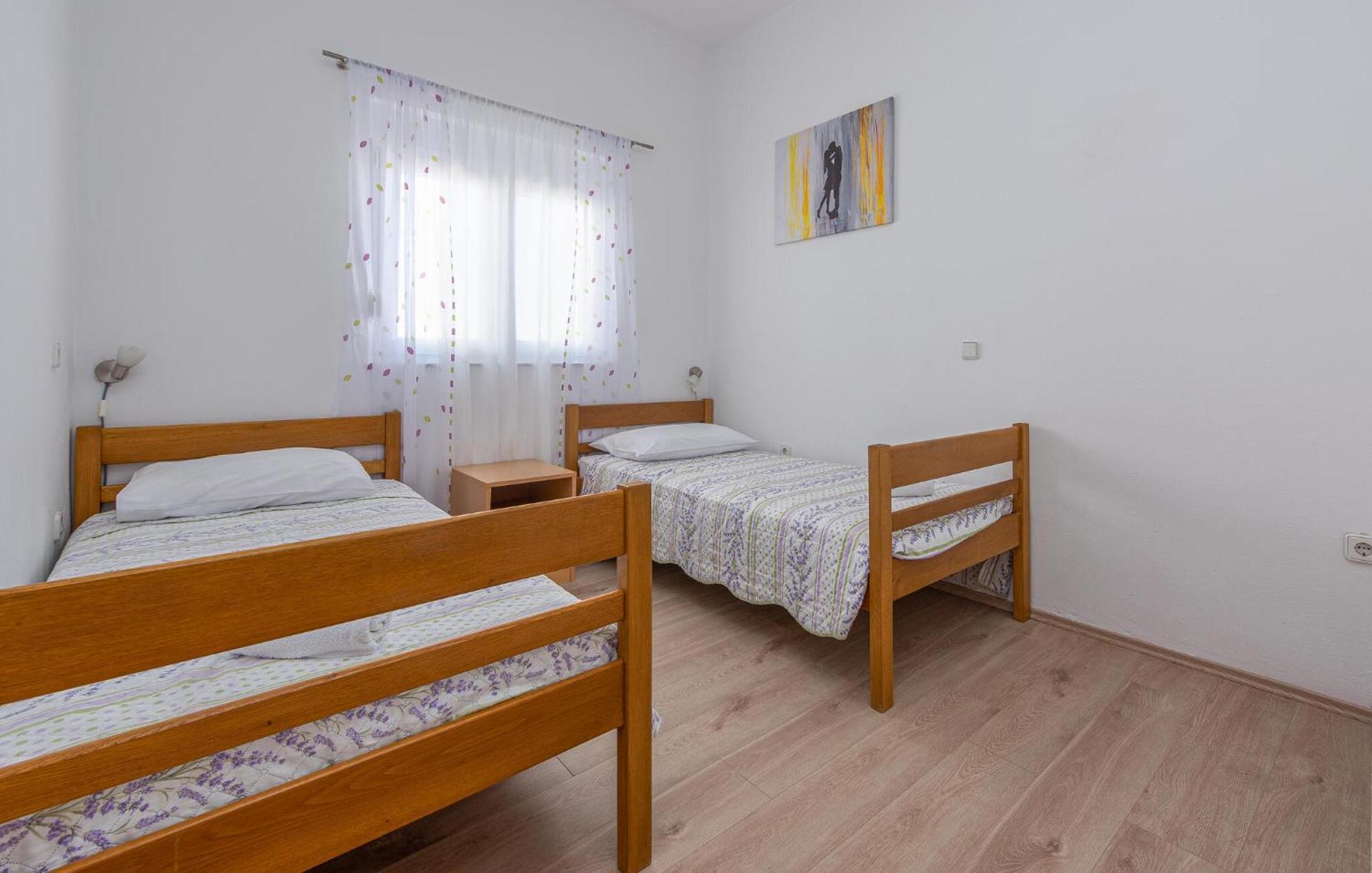 Beautiful Apartment In Maslenica With Kitchen Kültér fotó