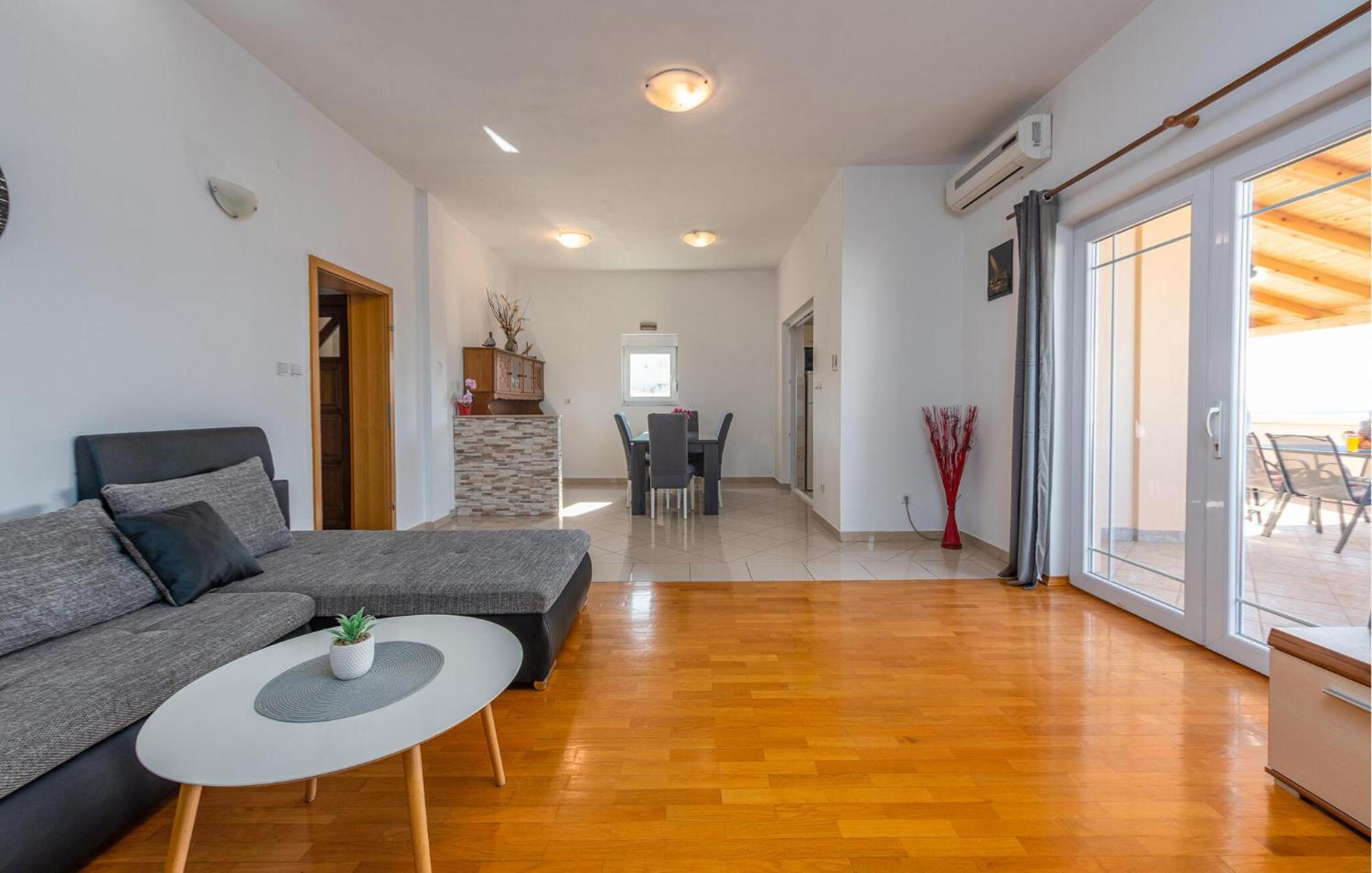 Beautiful Apartment In Maslenica With Kitchen Kültér fotó