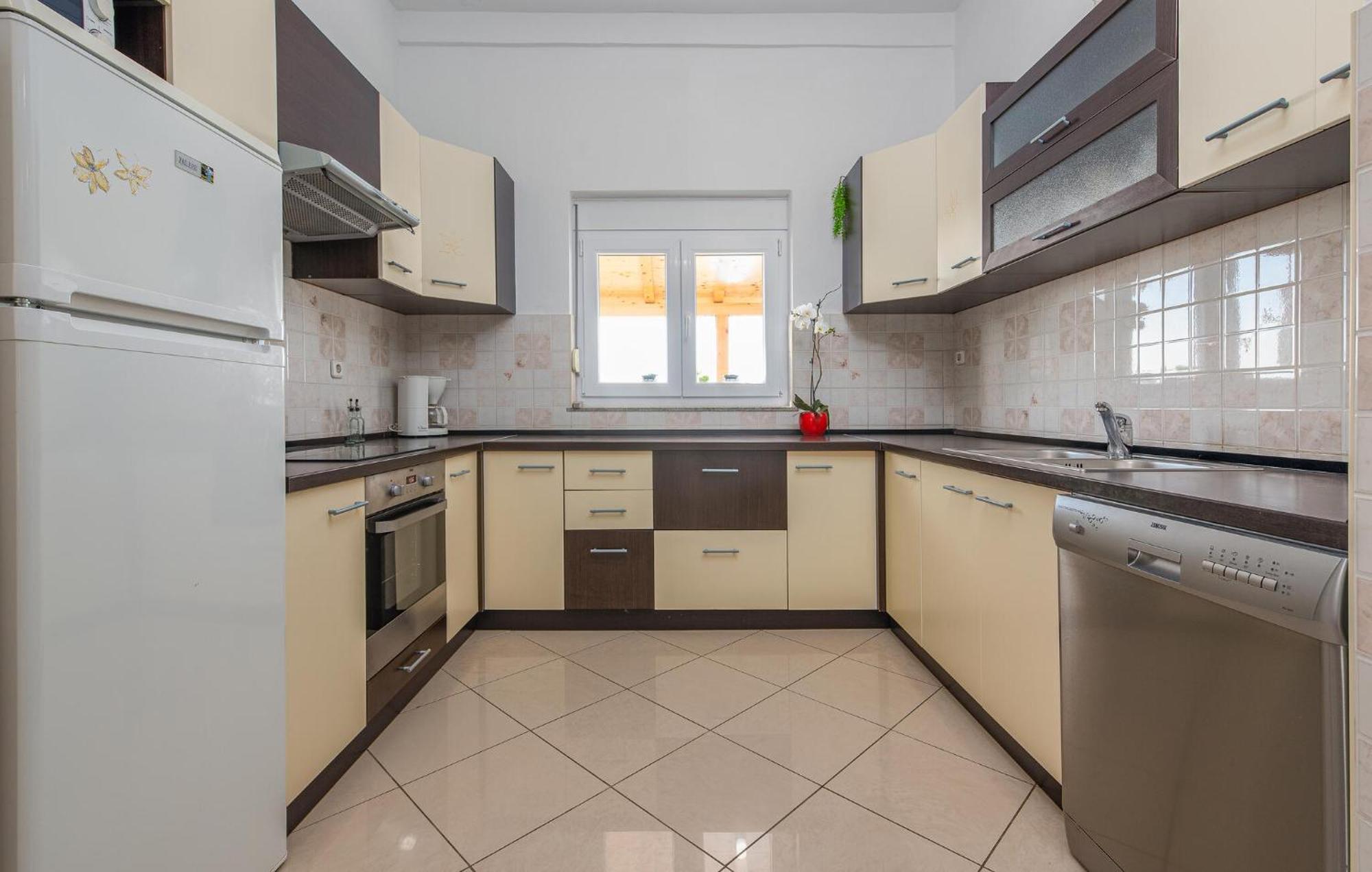 Beautiful Apartment In Maslenica With Kitchen Kültér fotó
