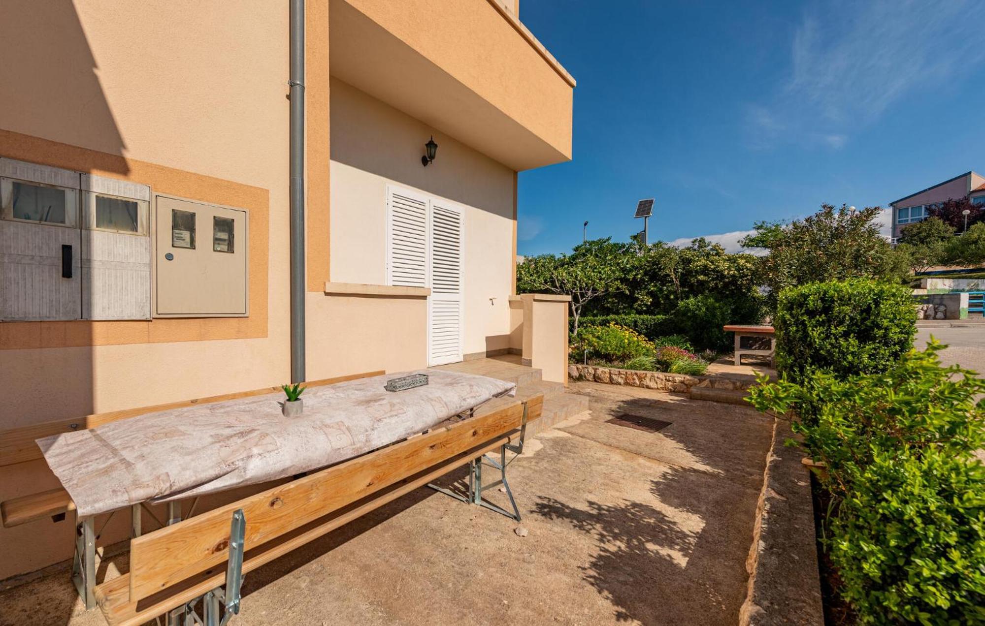 Beautiful Apartment In Maslenica With Kitchen Kültér fotó