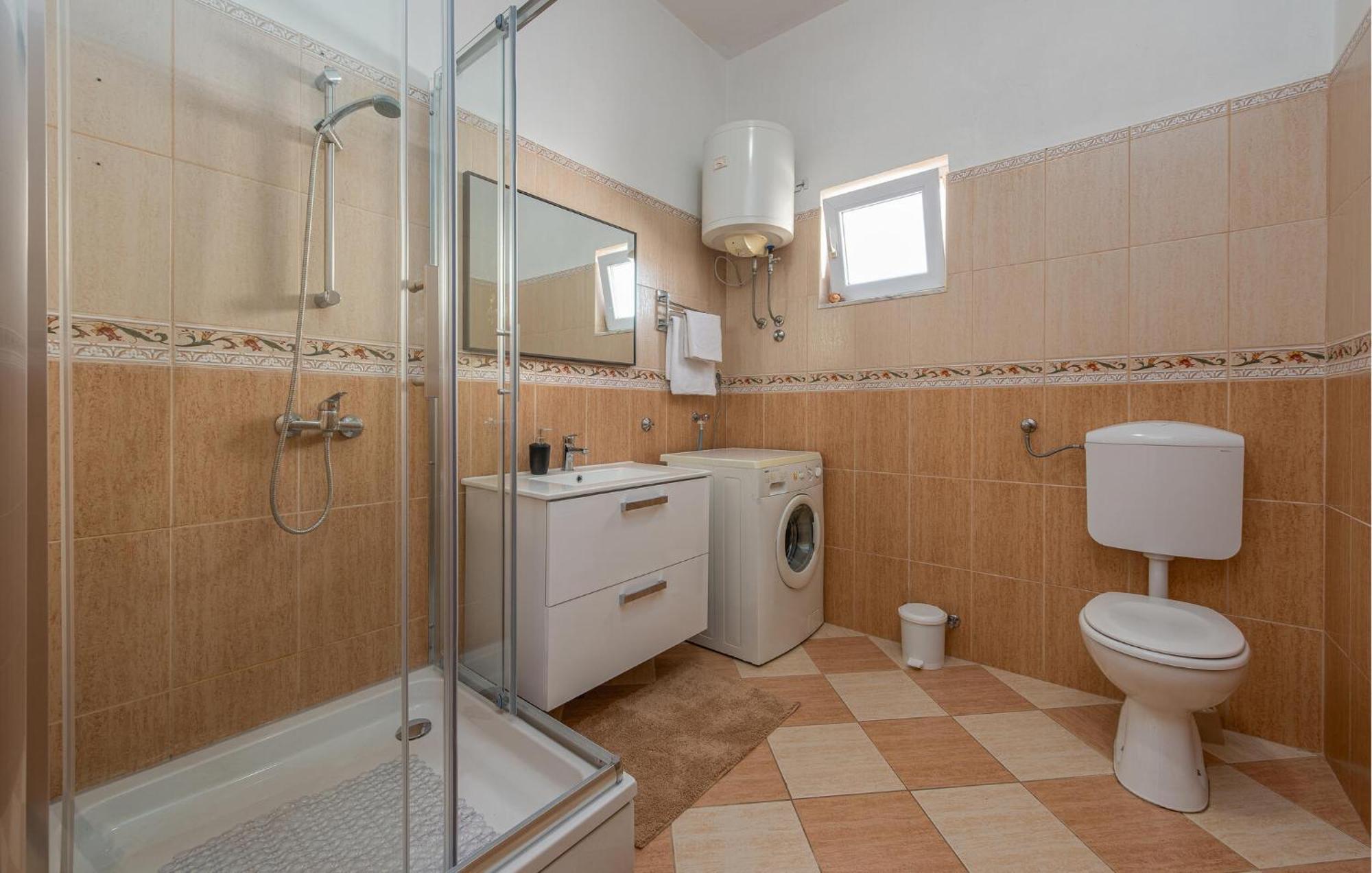 Beautiful Apartment In Maslenica With Kitchen Kültér fotó